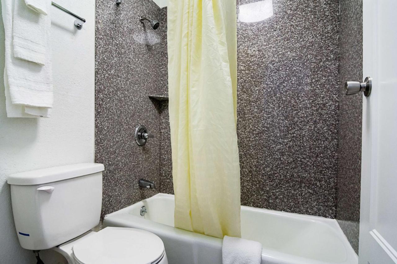 Econo Lodge 아셔보르 외부 사진